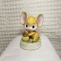 Mouse and snail figurine 2 3/4" high  (On Vacation)
