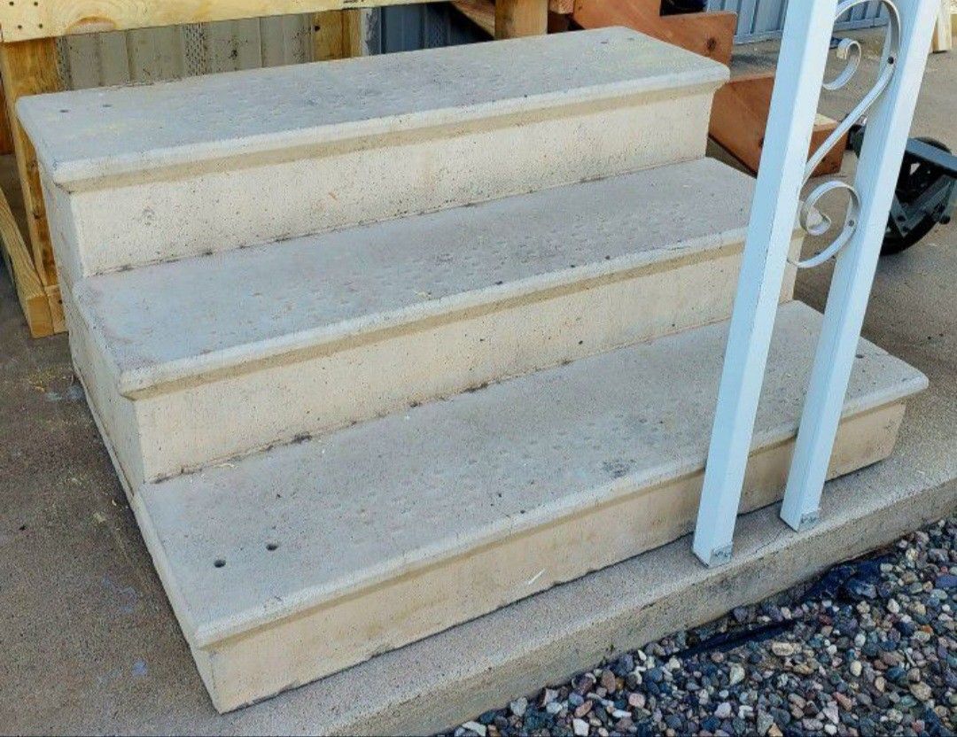 Unit Step Precast Concrete Steps With Wrought Iron Holes & Anchors For Railing