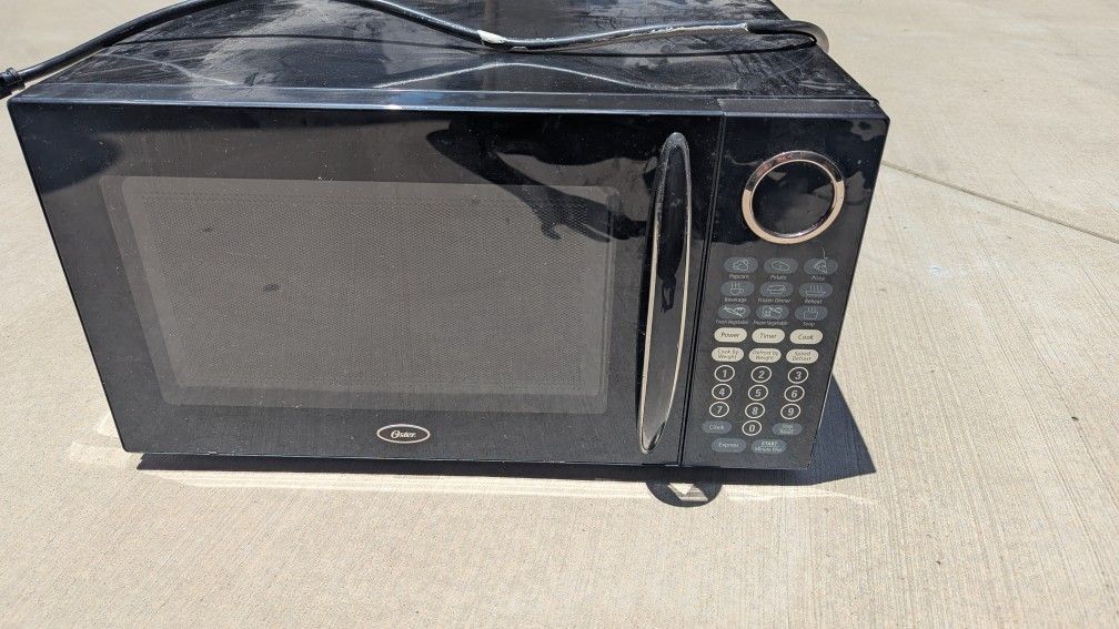 Oster 1000W microwave