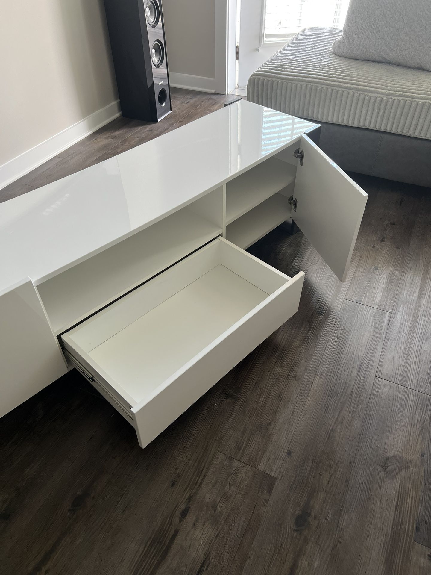 Modern Glossy TV Stand