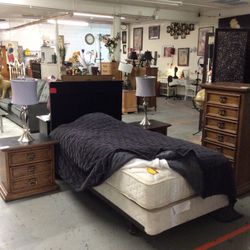 Twin Bed Set With Mattress, Box Spring And Frame For Sale 🛏️ 