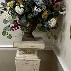 Pedestal and flower Arrangement