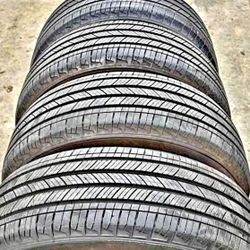 225/60/18 Vendo Un Set De Llantas Marca Michelin En Muy Buenas Condiciones De Vida Las 4 