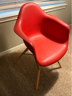 Modern accent chair