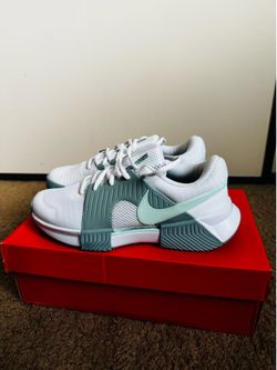 Nike GP Challenge 1 size 8.5 Women’s