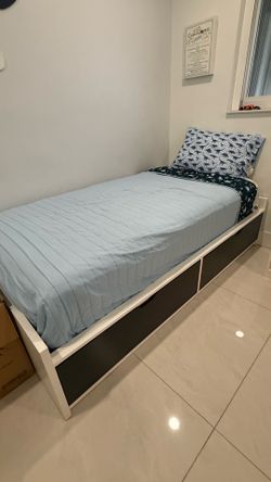Bed and mattress