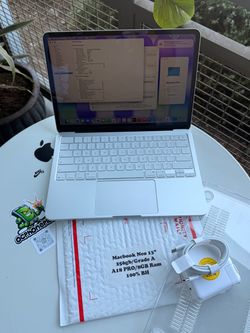 MacBook Neo 13in 256 gb/8Gb Ram/Silver/ Like new 100% Battery health