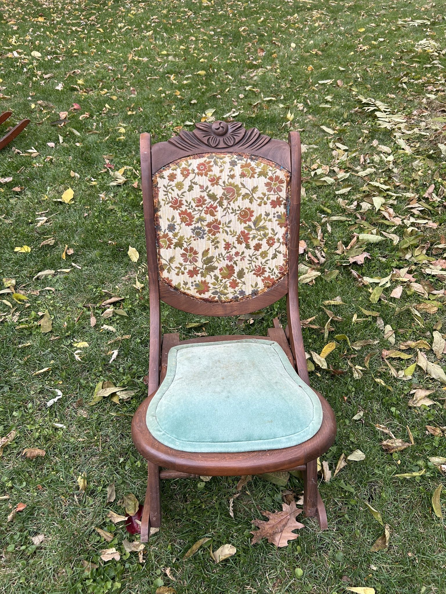 Victorian Foldable Rocking Chair