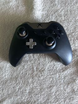 Xbox Elite Series 1 Controller + 2 Rechargeable battery packs