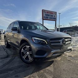 2016 Mercedes-Benz GLC300 4MATIC Fully Loaded (Heads Up, Camera, Navi)