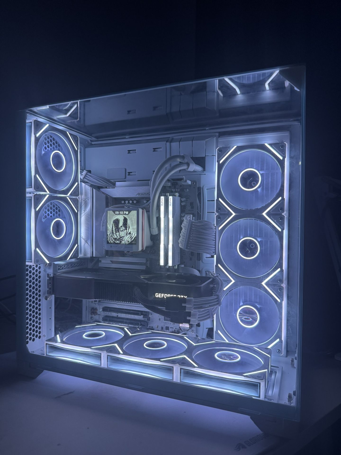 Showcase White Gaming/Streaming Custom PC