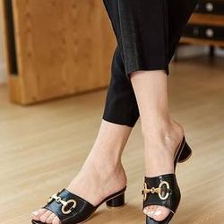 Coutgo Women's Slide Sandals Square Open Toe Slip on Comfortable Mules Block Low Heel Metal Chain Dressy Shoes, Black, Size 6.5