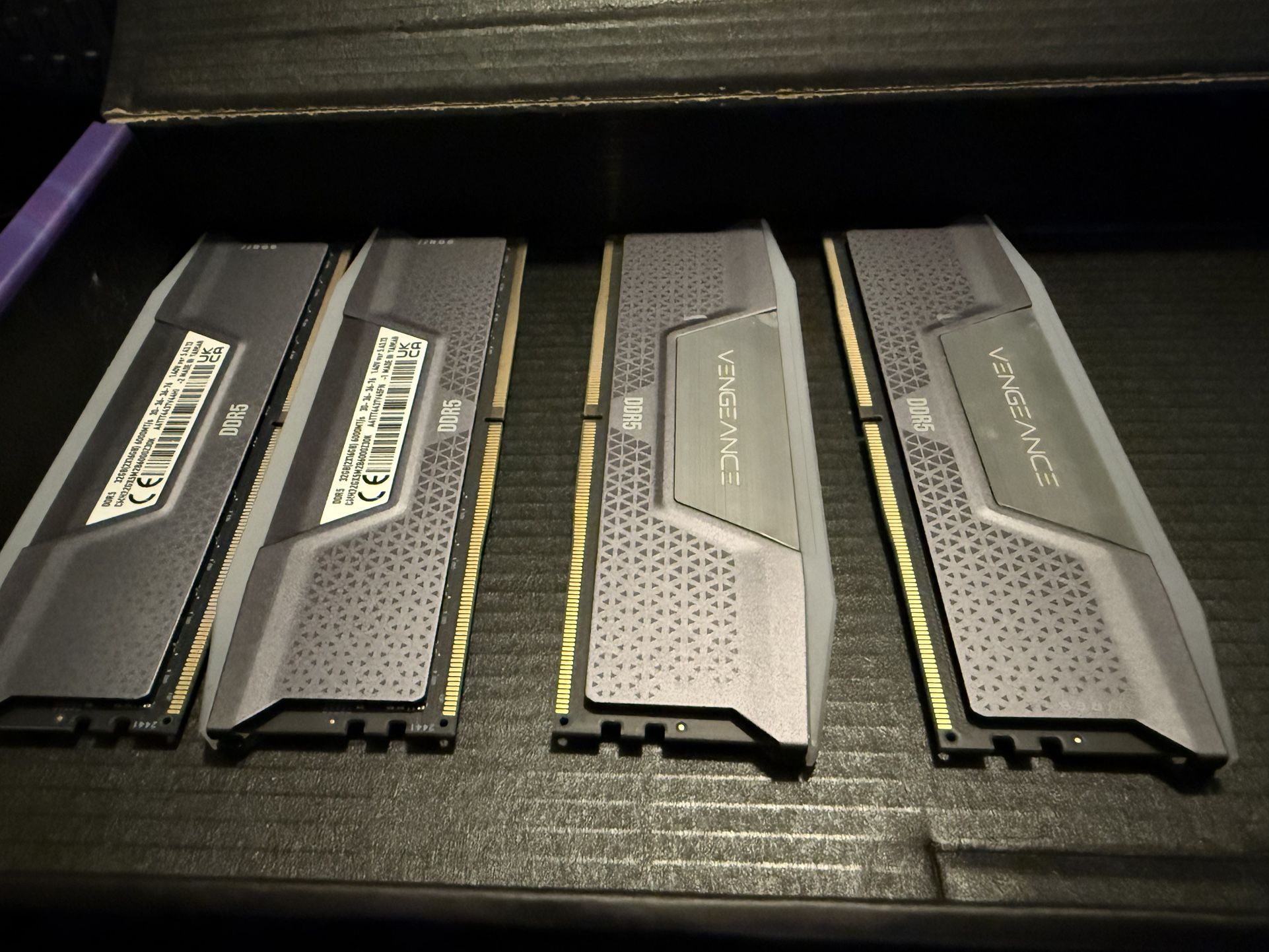 DDR5 (32 Gb x 4) 128 Gb