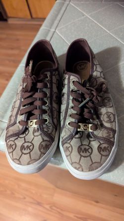 Womens shoes 8.5