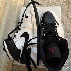 Women’s Size 8 Jordan 1 Mid 