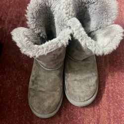 UGG grey suede  fur lined boots size 5 $40