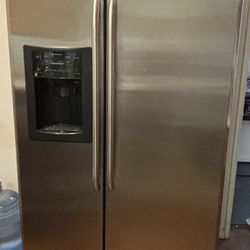 Refrigerator For Sale. Pickup Only!!