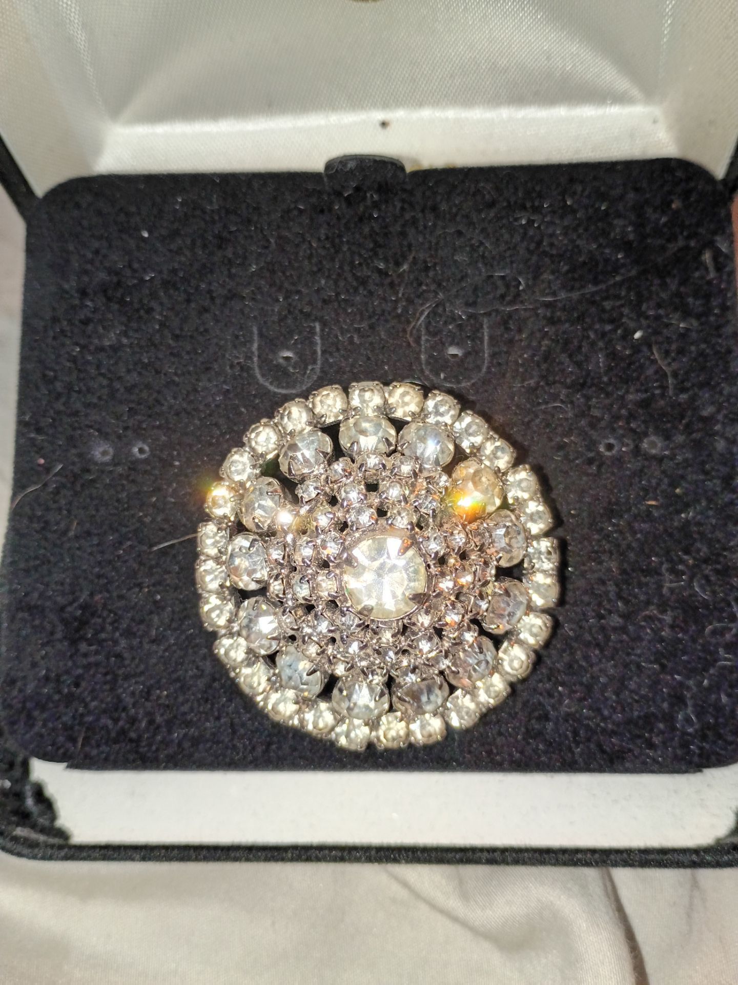 Vtg Circular Rhinestone Brooch