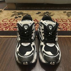 Balenciaga Runner