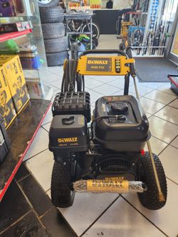 DeWalt 4400 PSI Gas Pressure Washer