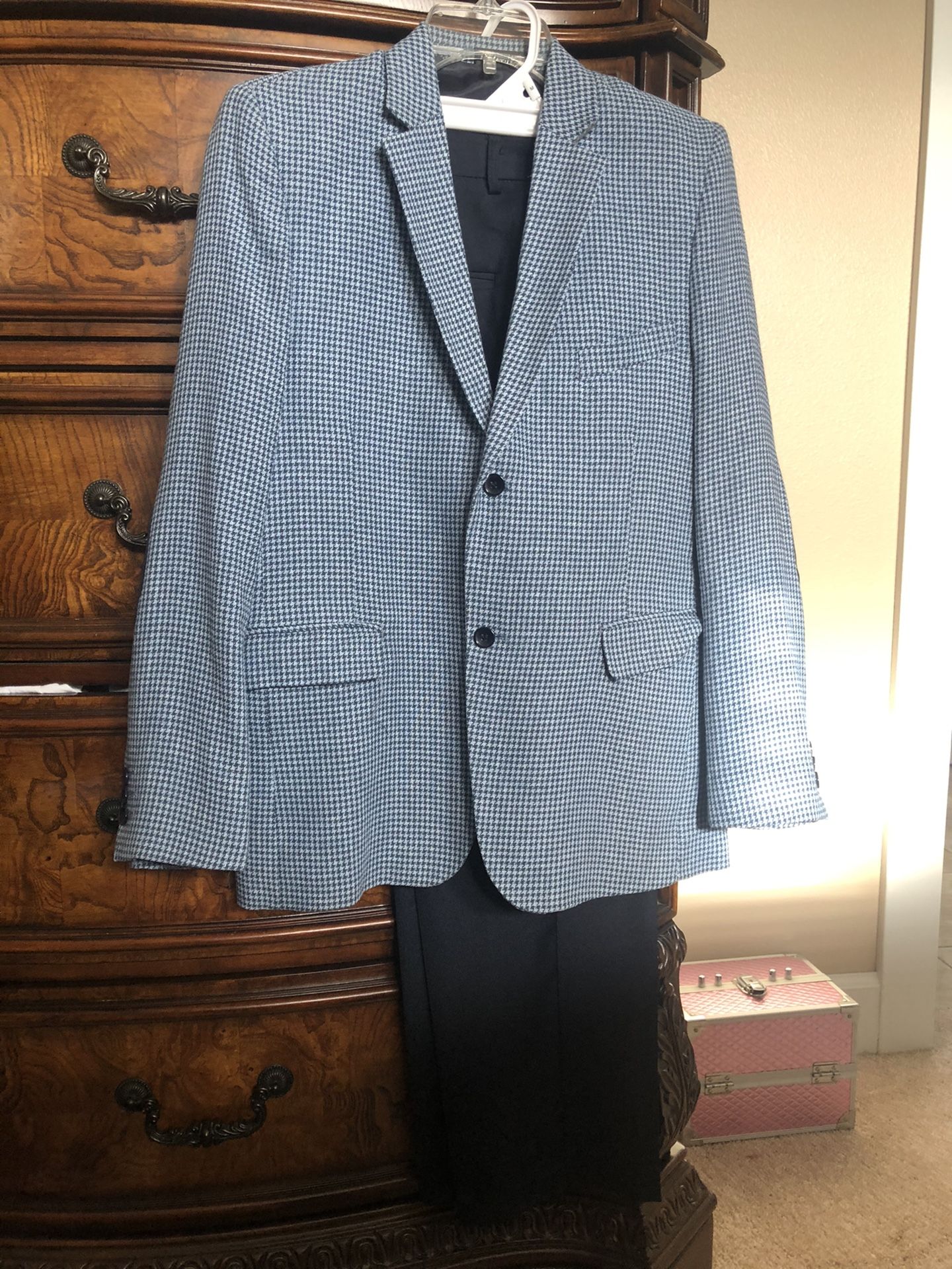 Boys Suit, Navy Size 16