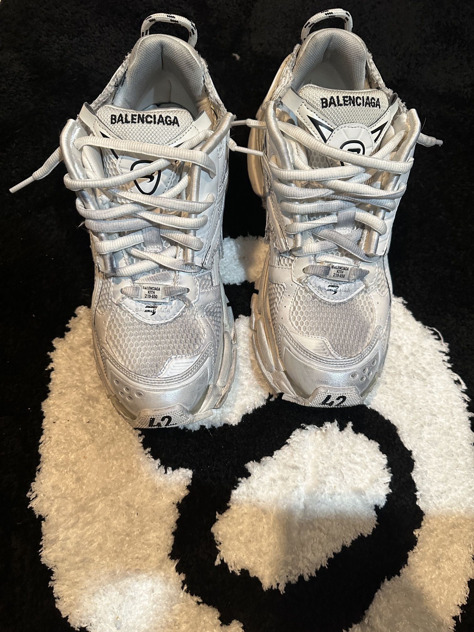 white balenciaga runner