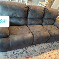 PLUSH Reclining Sofa & Loveseat Set – Manual Recliners – LIKE NEW!! 🛋️