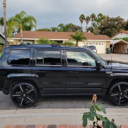 Jeep Patriot, Low Miles, 4 Cylinder, Clean Title, Smogged, Registered, 22"rims, In-dash Navigation System, Runs And Drives Great 