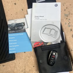 2016 Touareg Rubber floor Mats, Key Fob And Users Manuel 