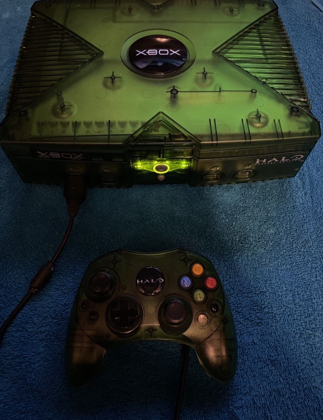 Limited Edition Original XBOX HALO Wired Controller w/ Aliens vs. Predator  Game for Sale in Grand Prairie, TX - OfferUp