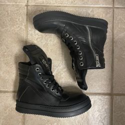 All black Ricks /SIZE 45
