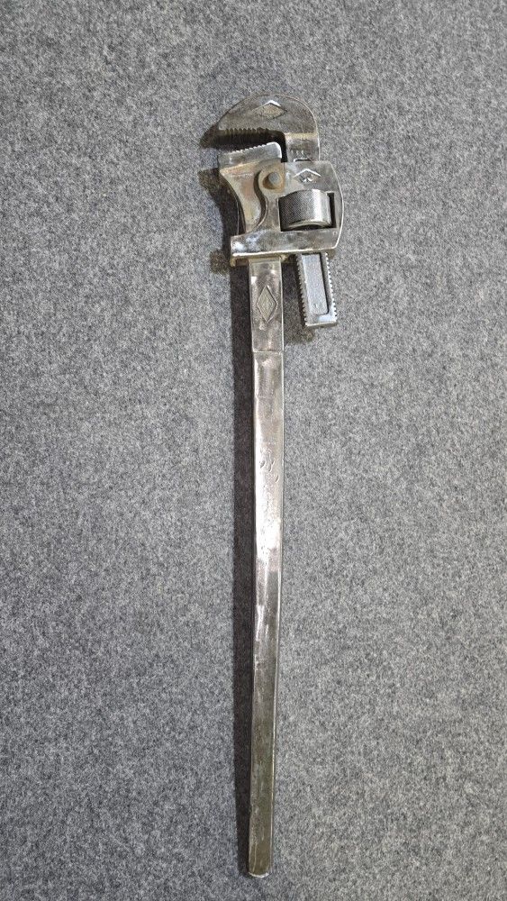36 Inch Pipe Wrench 