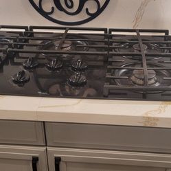 36" Whirlpool GOLD Cooktop/Black