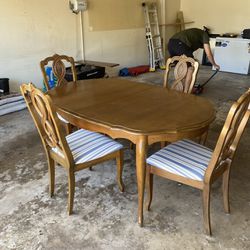 Vintage Wooden Table With 4 Chairs And Leaf