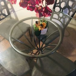 42" Round Glass  Dining Table + 4 Cushioned Chairs