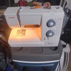Janome Model 521 Sewing Machine/ Sewing Machine 