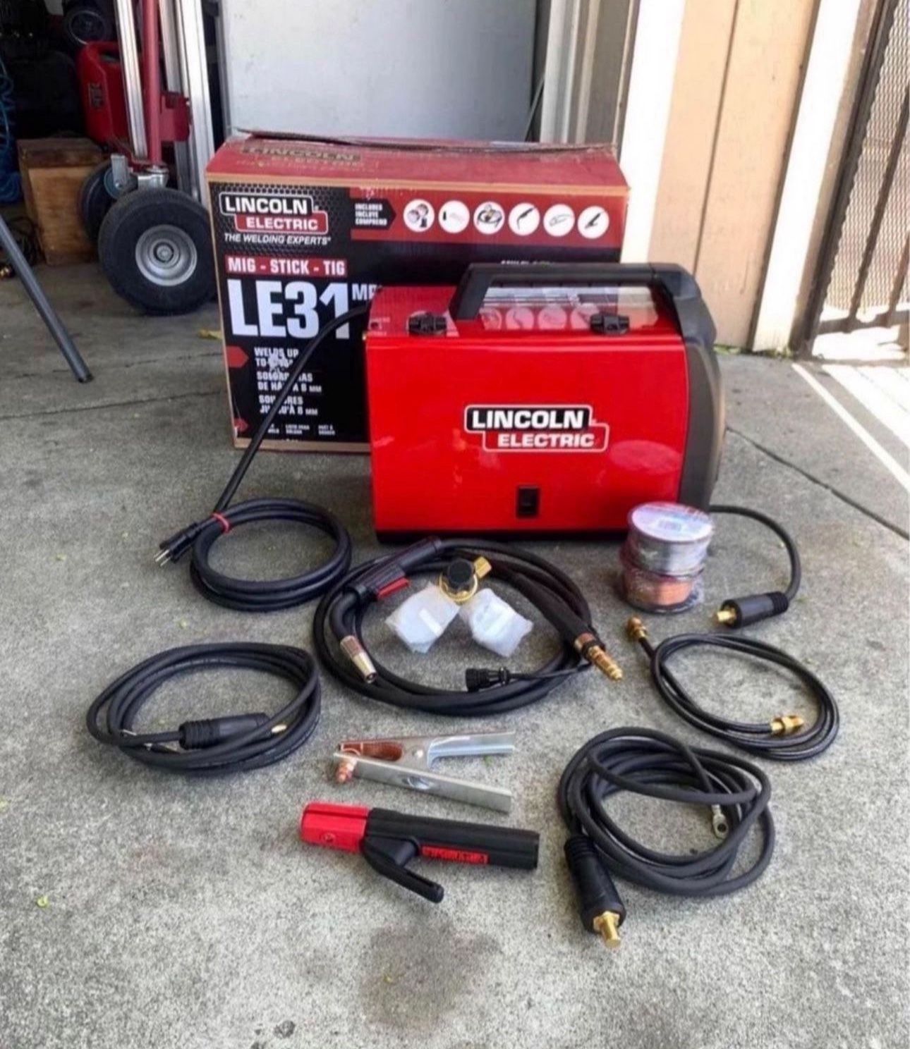 Lincoln Electric 140 Amp LE31MP Multi-Process Stick/MIG/Flux-Core/TIG, 120V, Aluminum Welder with Spool Gun sold separately