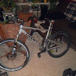 Giant Anthem X3 Full Suspension Bicycle 