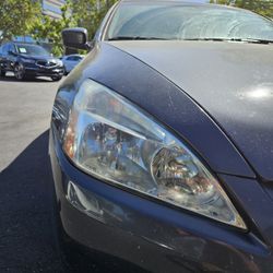 HEADLIGHT RESTORATION 20$ FOR BOTH HEADLIGHTS Under 5Mins