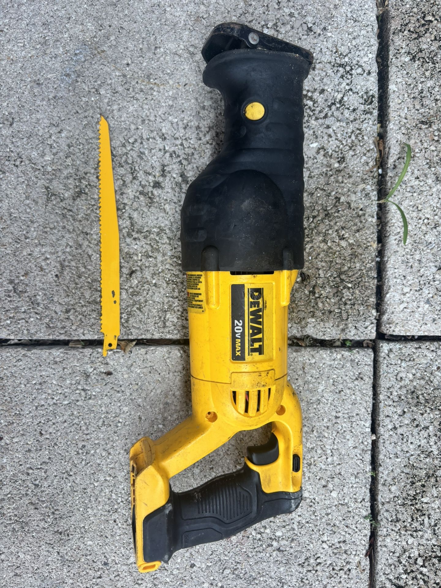 DEWALT 20-Volt Max Variable Speed Cordless Reciprocating Saw
