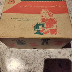 VINTAGE SINGER SEWHANDY CHILD SEWING MACHINE W/ BOX AND REPLACEMENT NEEDLES 