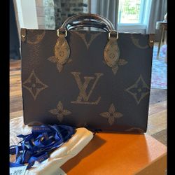 Louis Vuitton On-The-Go mm

