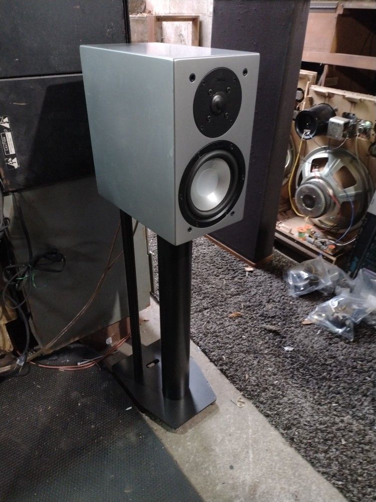 Canton Karat M 10 DC Speakers w/ Metal Stands