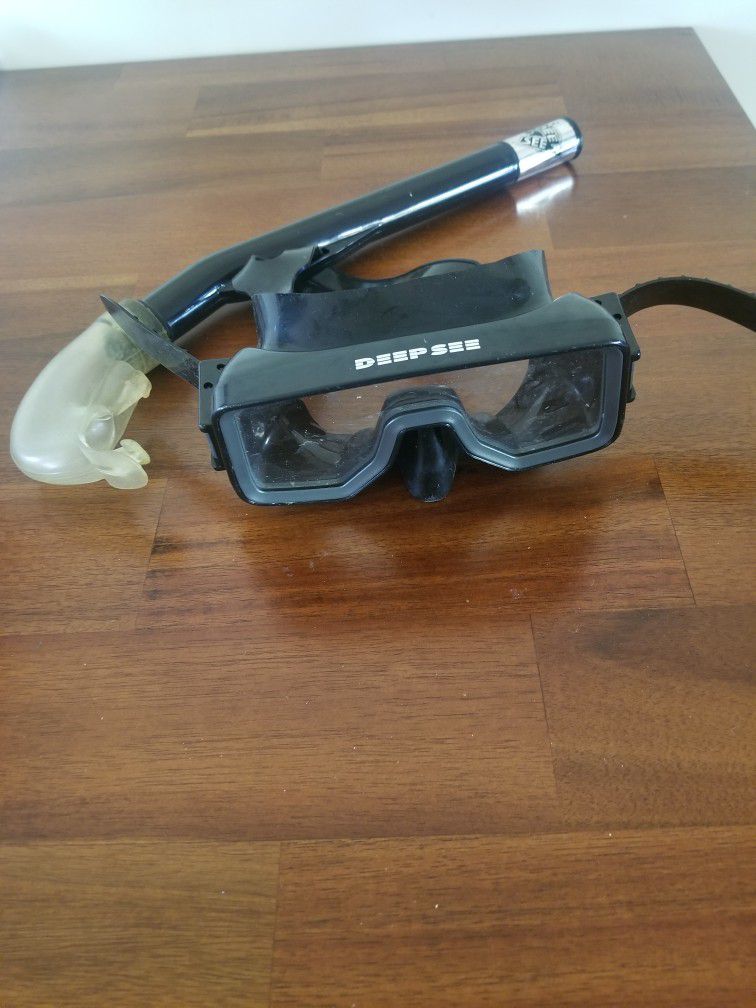 Mask And Snorkel  Set By Deep See