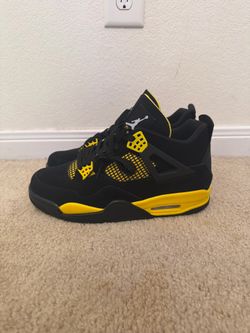 Jordan 4 Yellow Thunder size 11