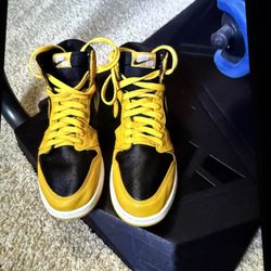 Nike Air Jordan Retro 1 High OG Pollen Yellow Kids 575441-701 Size 7Y Womens 8.5 