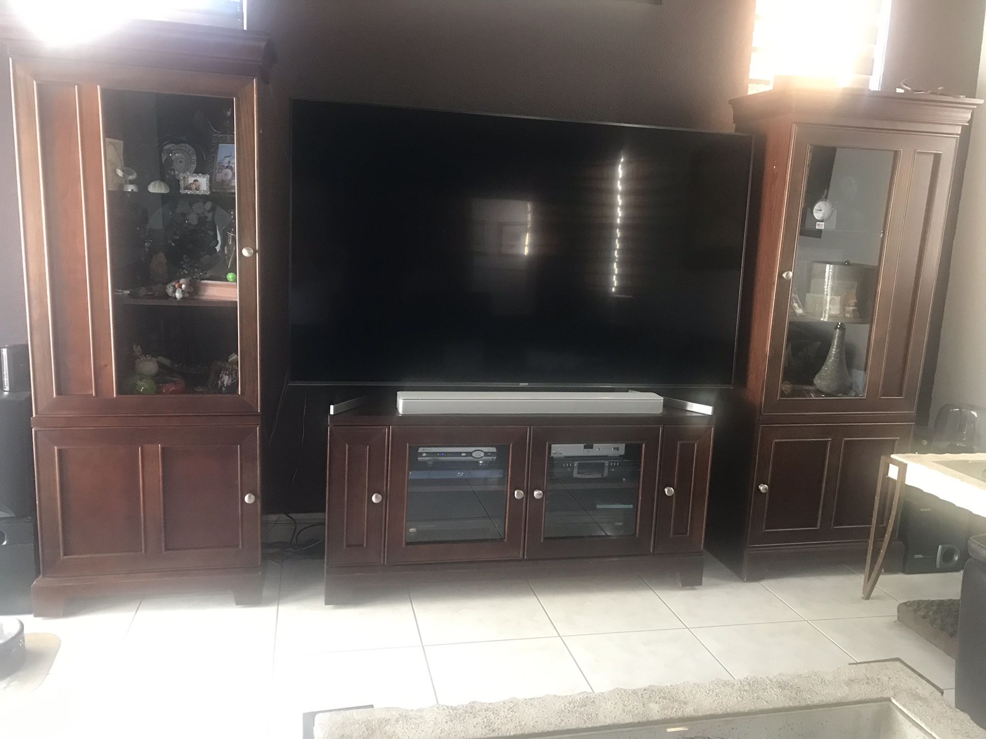 4 piece tv console in great condition. Can hold a tv up to 65” inches. With plenty of storage and display.