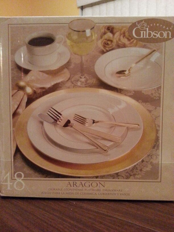 48 pc Gibson Aragon Everyday Dinnerware Set