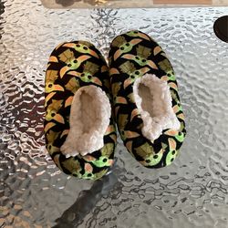Boy’s Yoda Slippers
