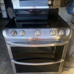 LG double oven range with matching over the range microwave
